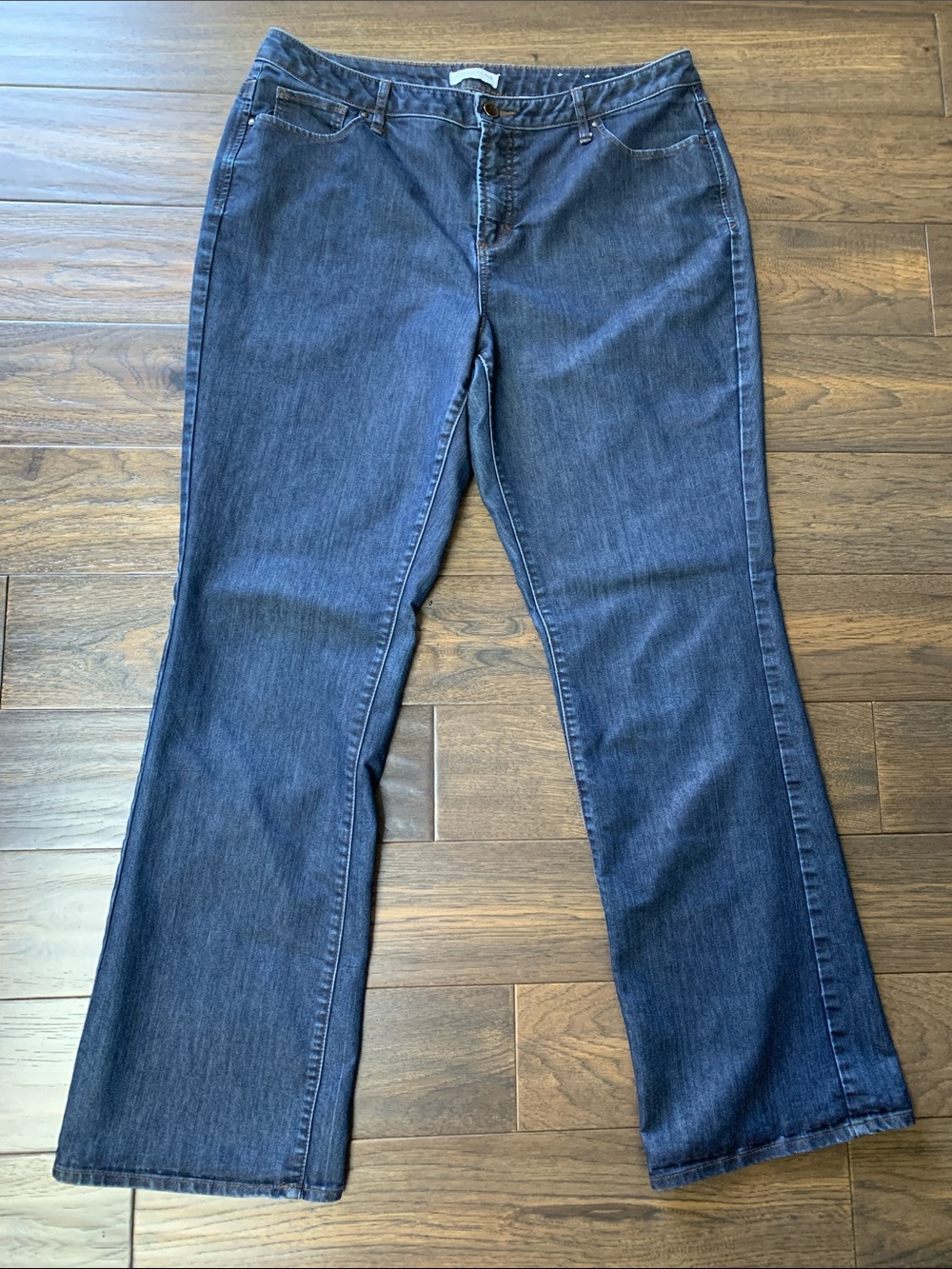 Coldwater Creek Women’s Dark Blue Flare Denim Jeans. Pre-Owned. Size 16. 34x31.